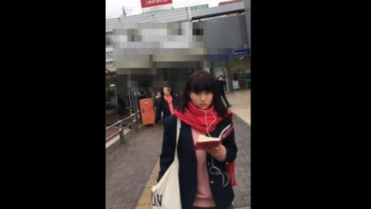 secretly filming Korean girls' skirt at the subway station